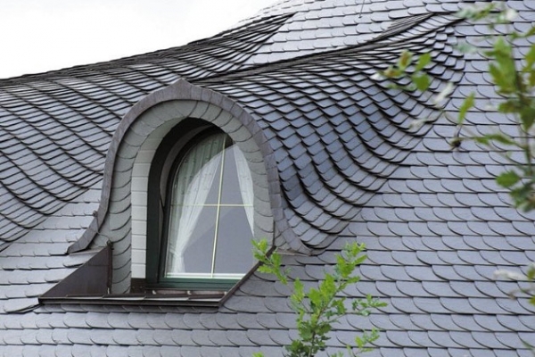Skalūninės čerpelės - natūrali ir ilgaamžė stogų ir fasadų danga